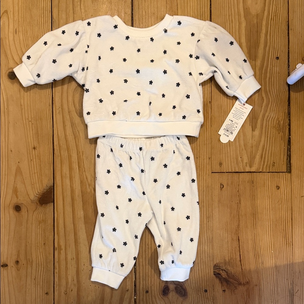 Cozy White and Black Star Kids Fleece Set